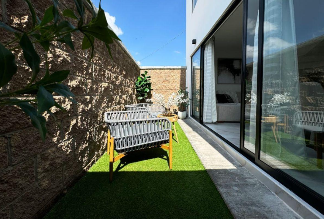 Casa en Venta Nueva Modelo Arzúa: Diseño Moderno y Cancha de Pádel | Zona Sur León