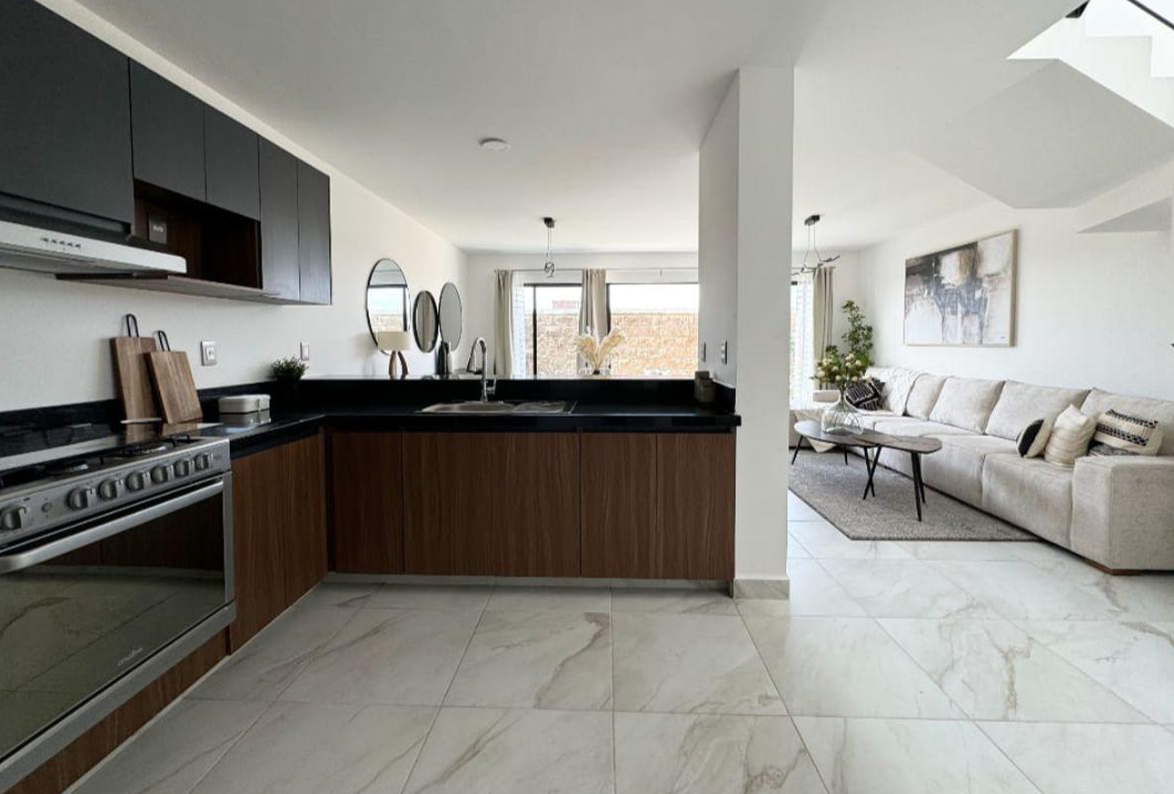 Casa en Venta Nueva Modelo Arzúa: Diseño Moderno y Cancha de Pádel | Zona Sur León