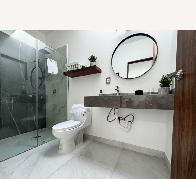 Casa en Venta Nueva Modelo Arzúa: Diseño Moderno y Cancha de Pádel | Zona Sur León