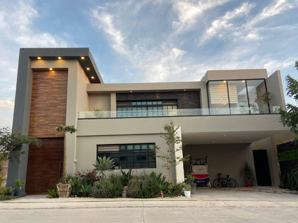 Venta de Residencia Fracc. Pìrules Residencia / 4 Habitaciones / León Zona Norte