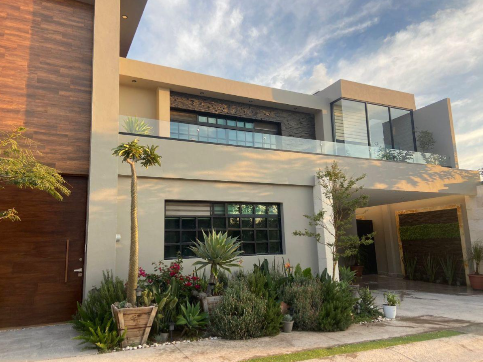 Venta de Residencia Fracc. Pìrules Residencia / 4 Habitaciones / León Zona Norte