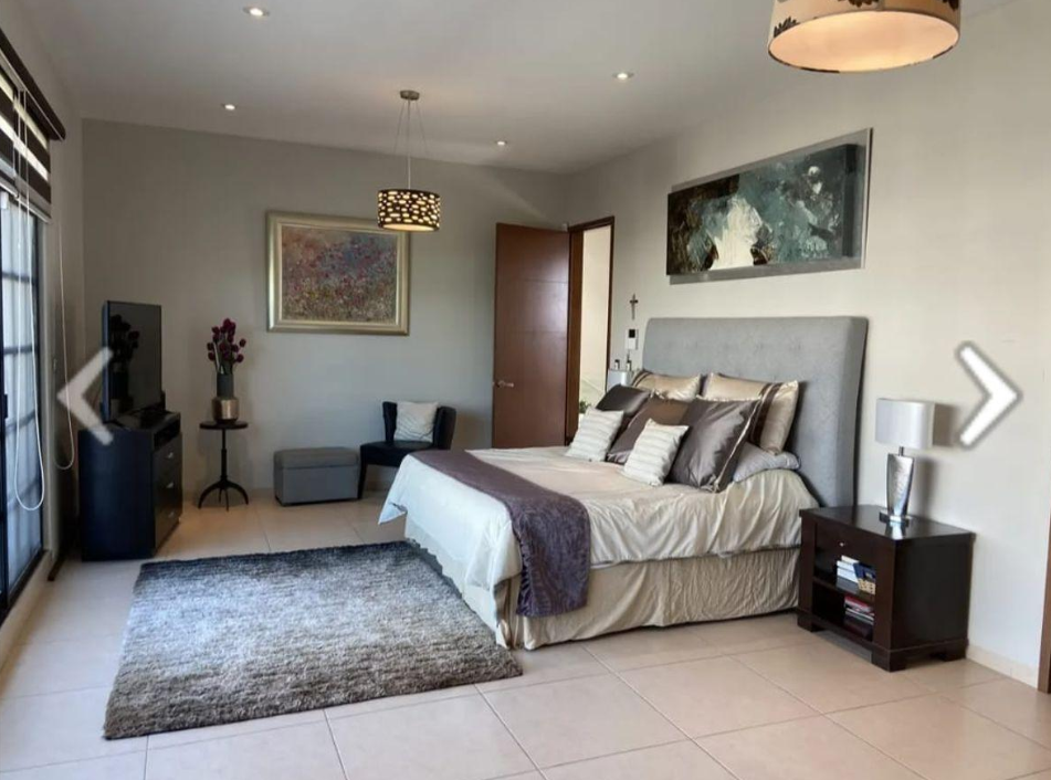 Venta de Residencia Fracc. Pìrules Residencia / 4 Habitaciones / León Zona Norte