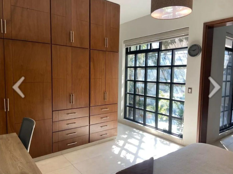 Venta de Residencia Fracc. Pìrules Residencia / 4 Habitaciones / León Zona Norte