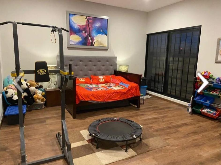 Venta de Residencia Fracc. Pìrules Residencia / 4 Habitaciones / León Zona Norte