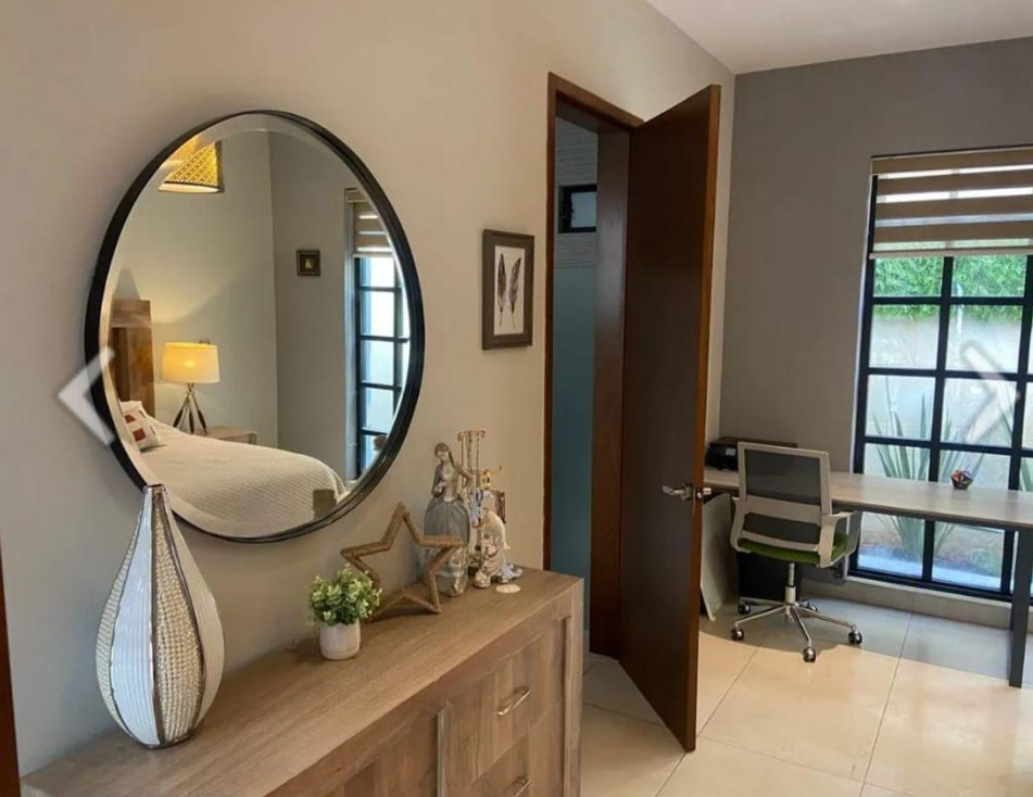 Venta de Residencia Fracc. Pìrules Residencia / 4 Habitaciones / León Zona Norte