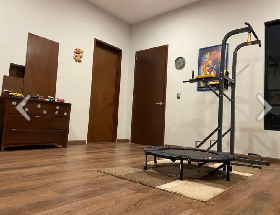 Venta de Residencia Fracc. Pìrules Residencia / 4 Habitaciones / León Zona Norte