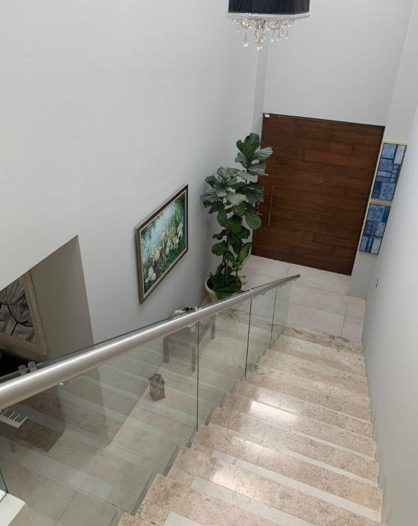 Venta de Residencia Fracc. Pìrules Residencia / 4 Habitaciones / León Zona Norte