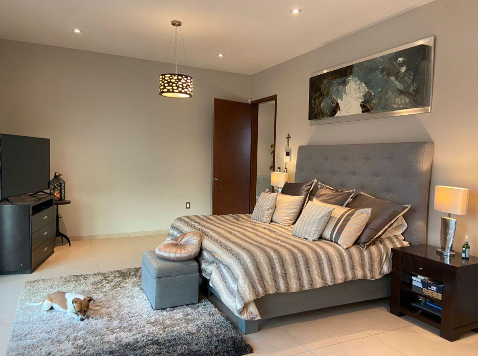 Venta de Residencia Fracc. Pìrules Residencia / 4 Habitaciones / León Zona Norte