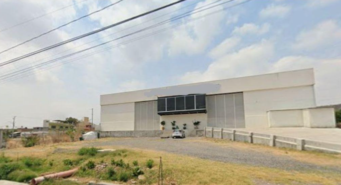 Renta o Venta de Bodega Saucillos de La Joya/ Balcones de La Joya, Entrada Tráiler Leon Zona Nte.