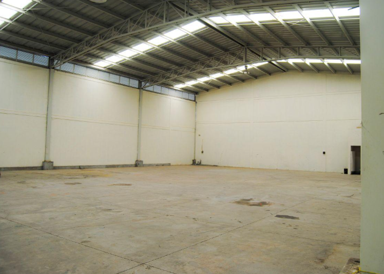 Renta o Venta de Bodega Saucillos de La Joya/ Balcones de La Joya, Entrada Tráiler Leon Zona Nte.