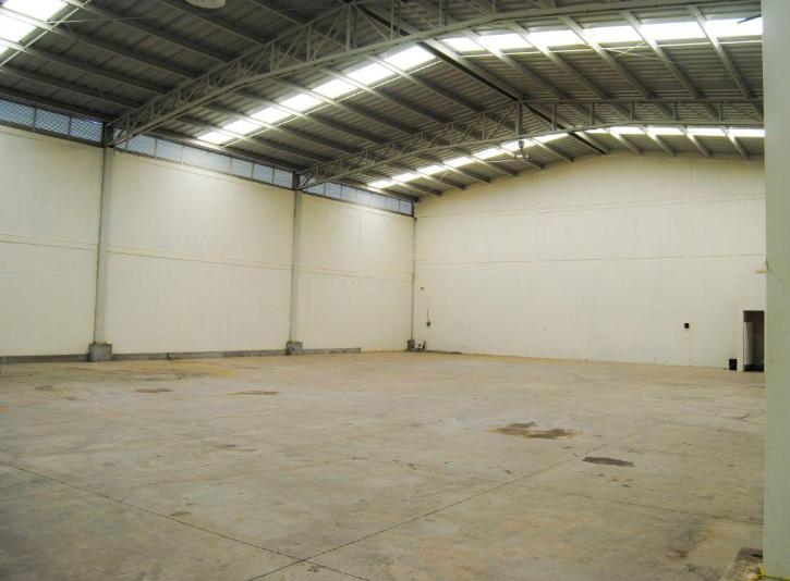 Renta o Venta de Bodega Saucillos de La Joya/ Balcones de La Joya, Entrada Tráiler Leon Zona Nte.