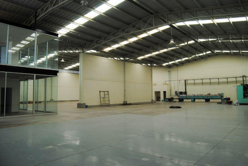 Renta o Venta de Bodega Saucillos de La Joya/ Balcones de La Joya, Entrada Tráiler Leon Zona Nte.