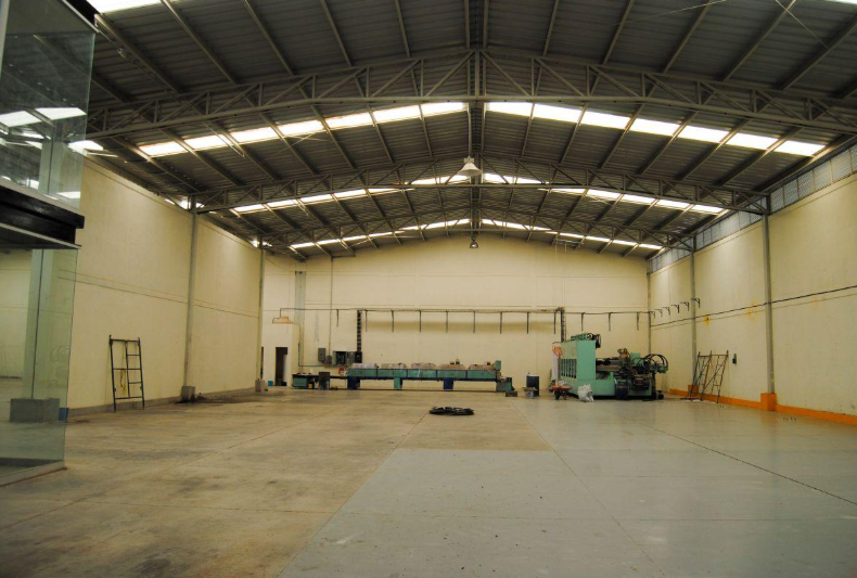 Renta o Venta de Bodega Saucillos de La Joya/ Balcones de La Joya, Entrada Tráiler Leon Zona Nte.