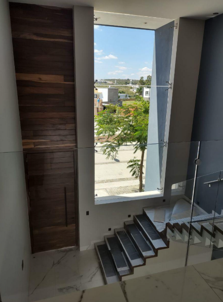 Venta de Residencia Fracc. Pirules/ Alberca y Elevador en Casa / Leon Zona Norte