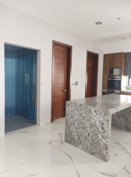 Venta de Residencia Fracc. Pirules/ Alberca y Elevador en Casa / Leon Zona Norte