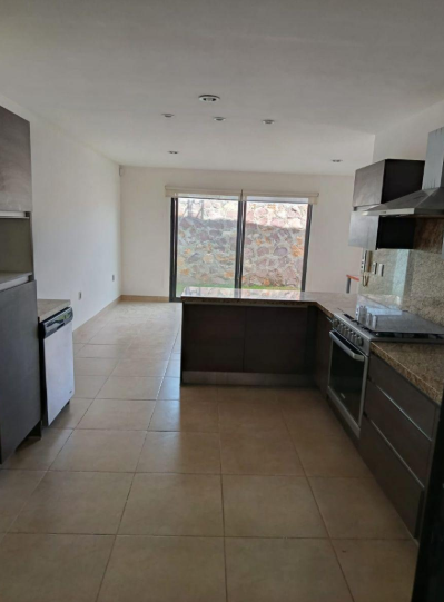 Casa en Renta Semi/amueblada Fracc. Lomas del Molino Iv/ León / Zona Norte
