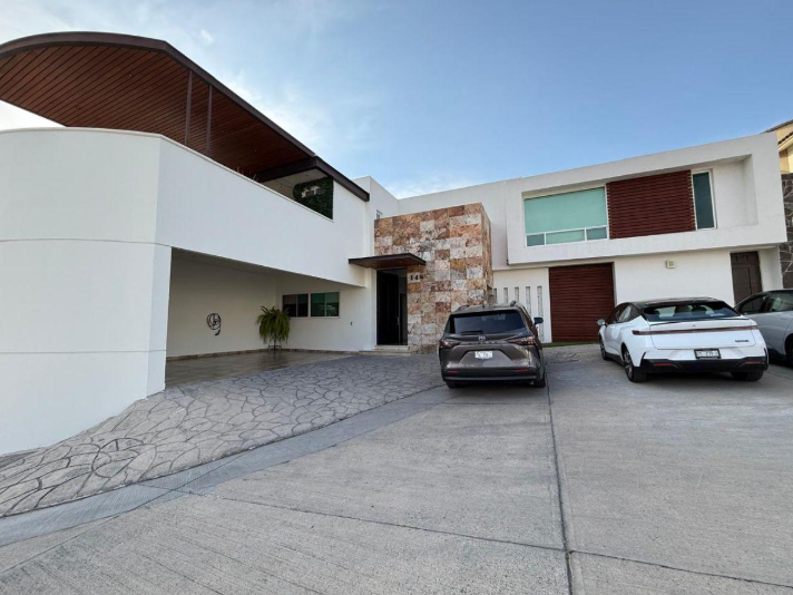 Residencia en Venta Jardines del Campestre | Roof Garden.